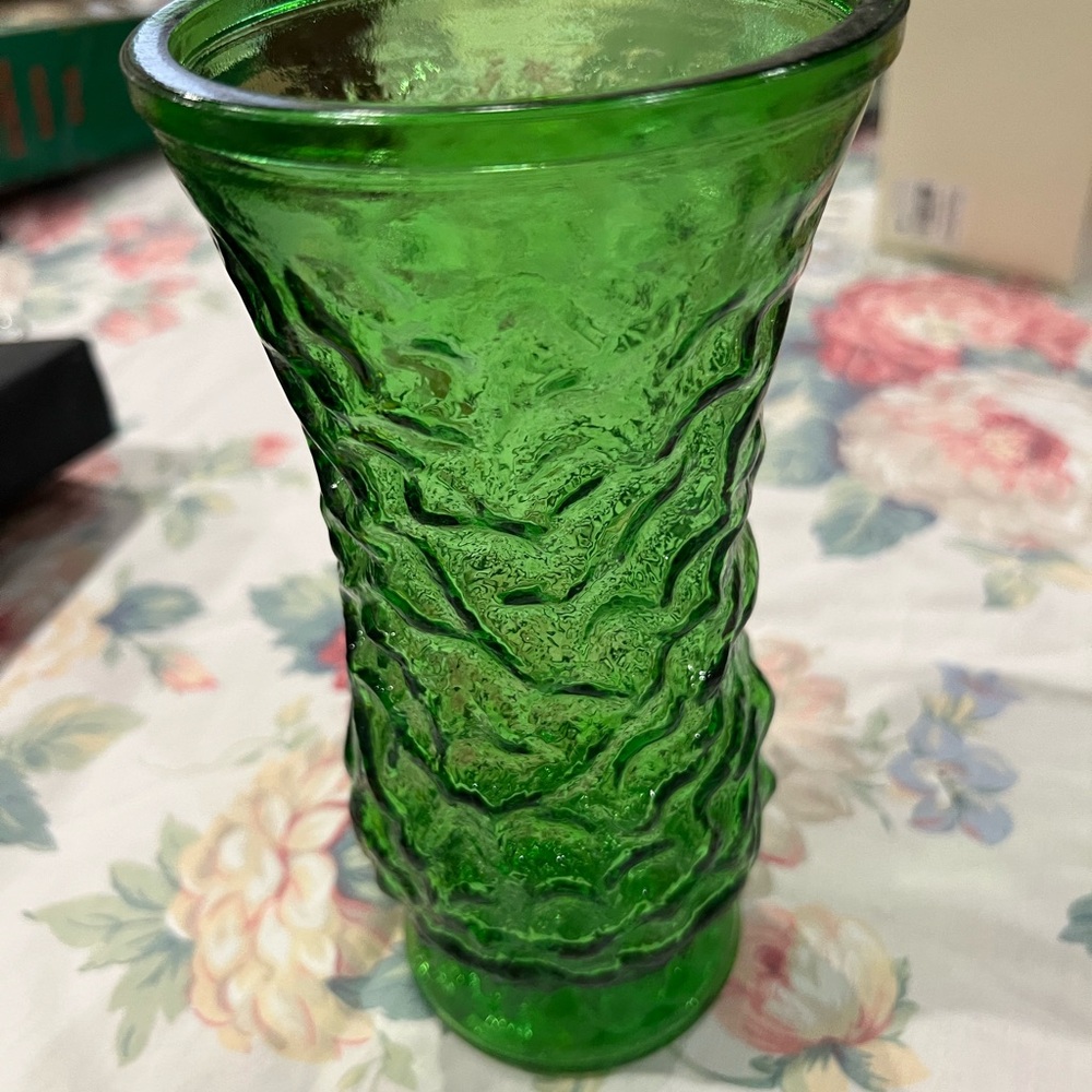 Vintage 70s Hoosier Green Textured Glass 8.5” Flower Vase